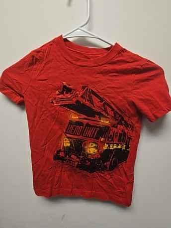 Red Carters Firetruck shirt, 4T B