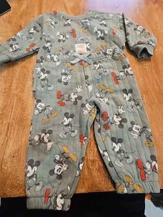 Green Disney baby Mickey 2 piece outfit, 9M B