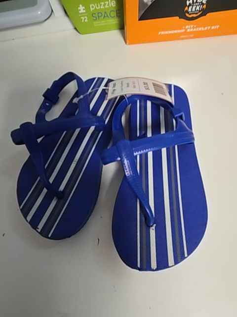 Blue/White Flip Flops, 9c B