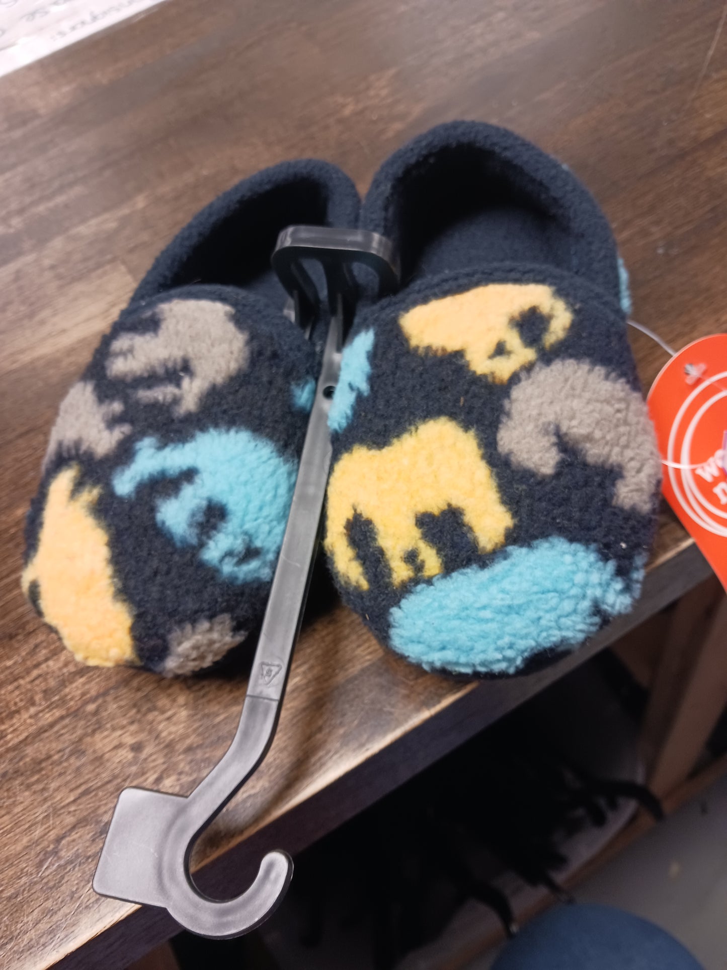 Black Animals Wonder Nation Slippers, 7 B