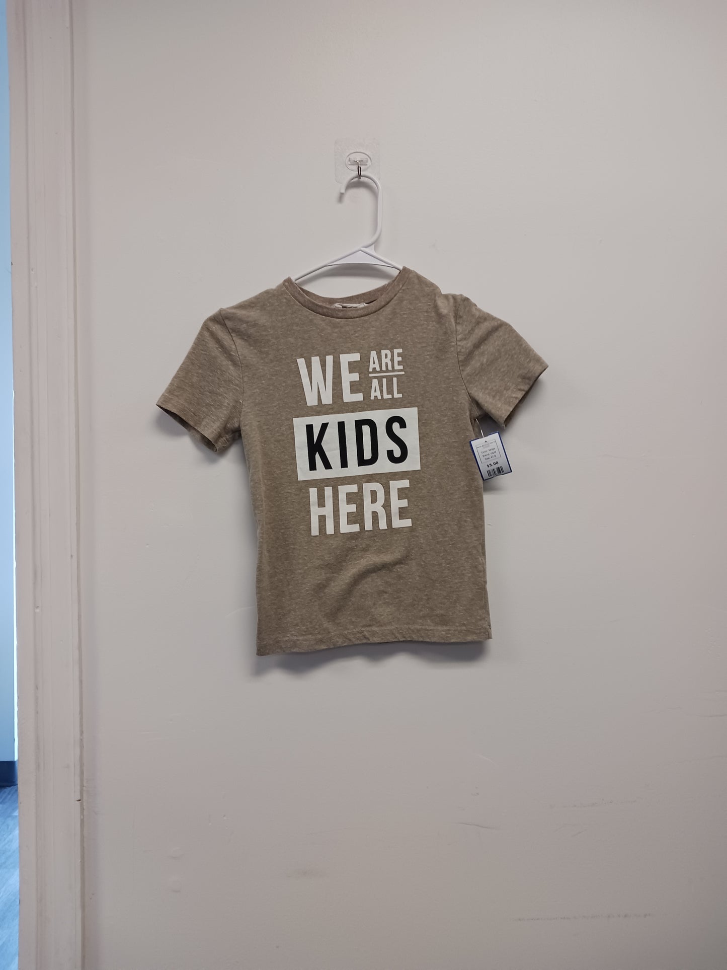 beige H&M We are all kids here Tshirt 4/6, 4T B
