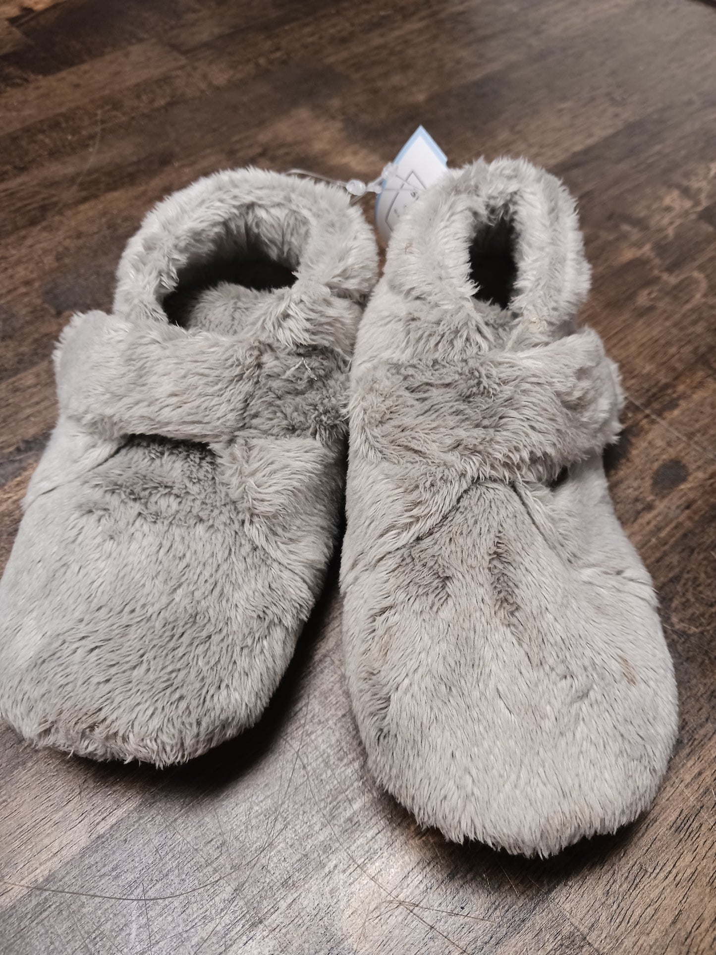 Grey Wonder Nation Slippers, 6 B