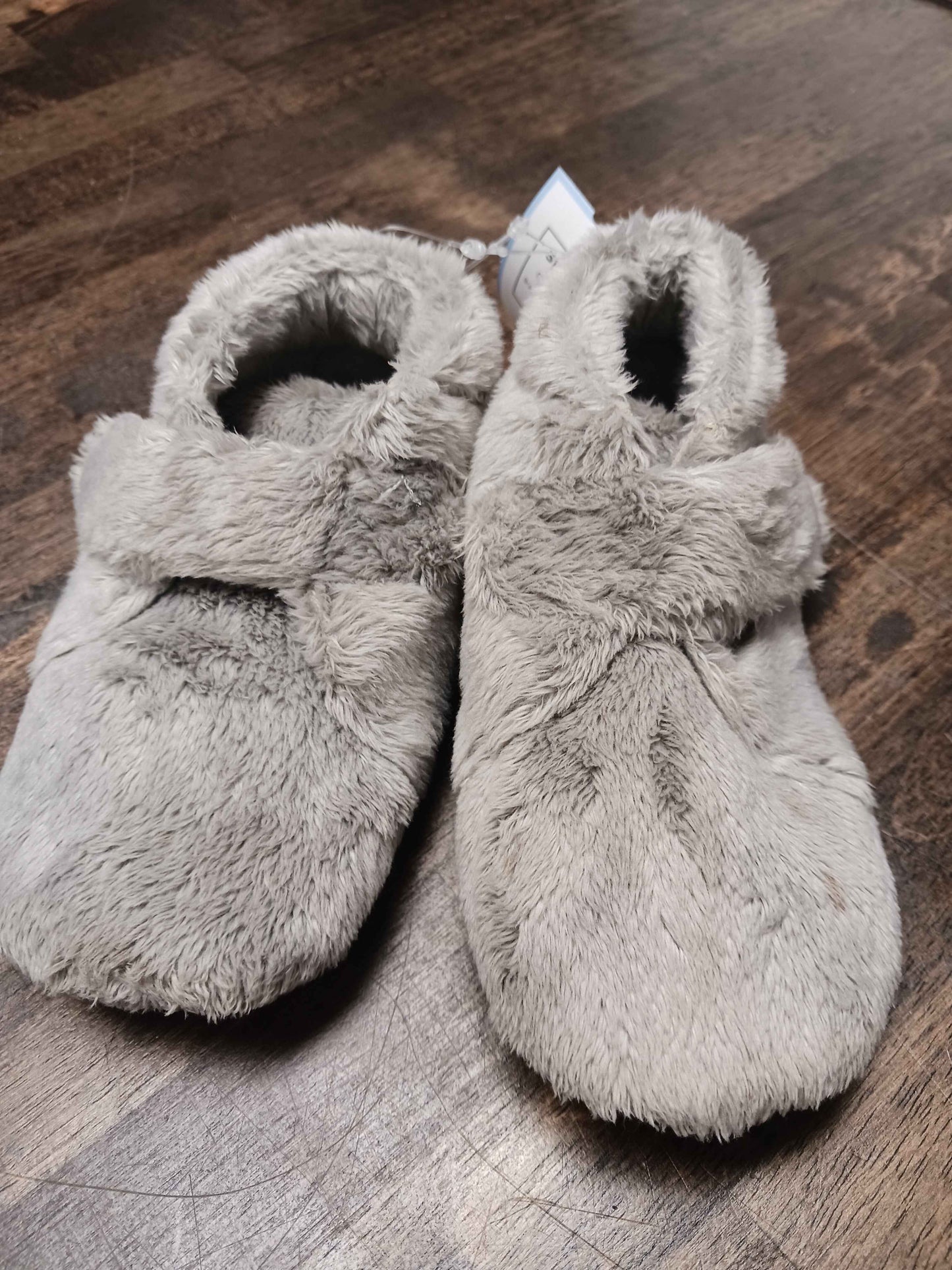 Grey Wonder Nation Slippers, 6 B