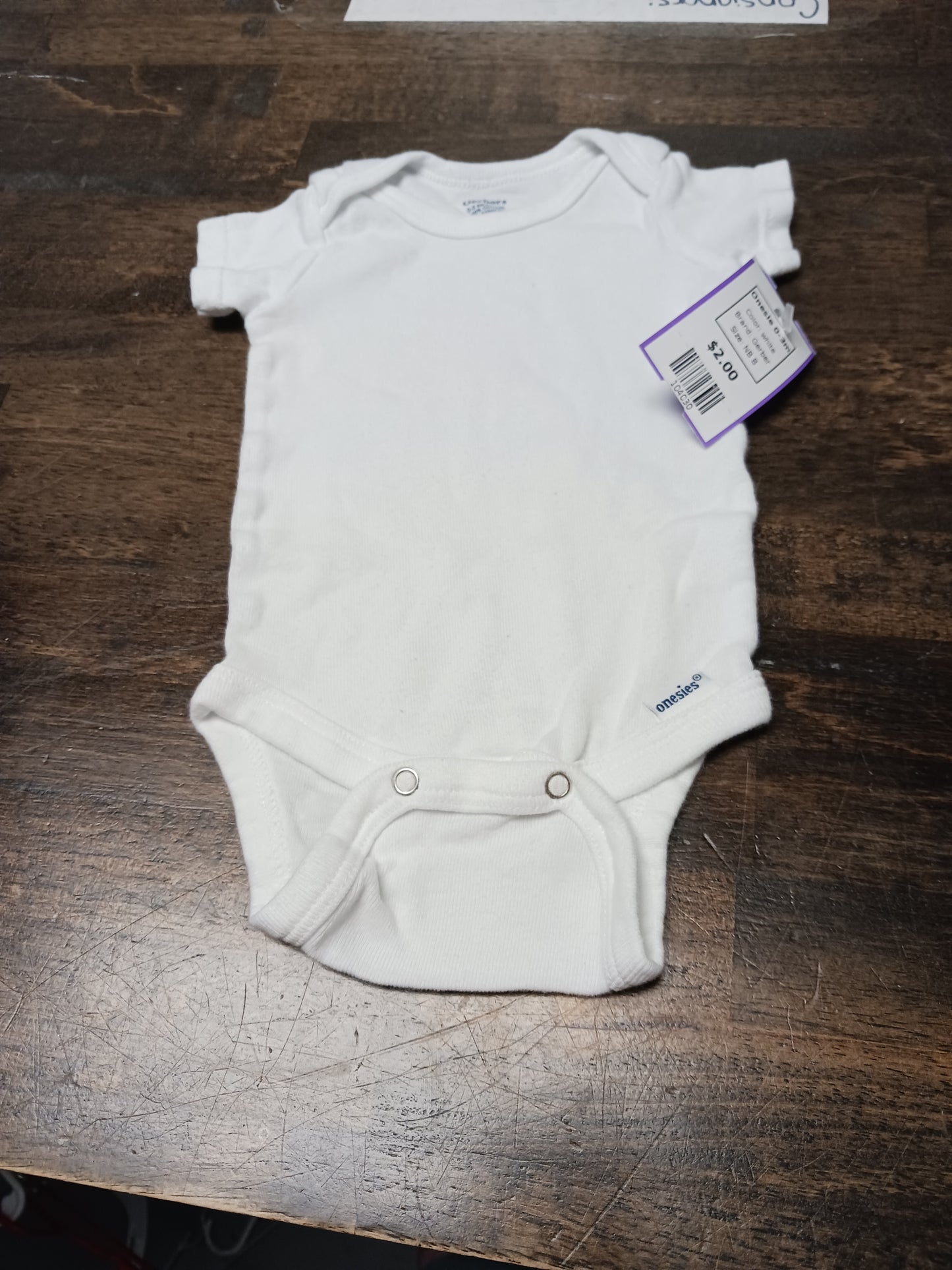 white Gerber Onesie 0-3m, NB B