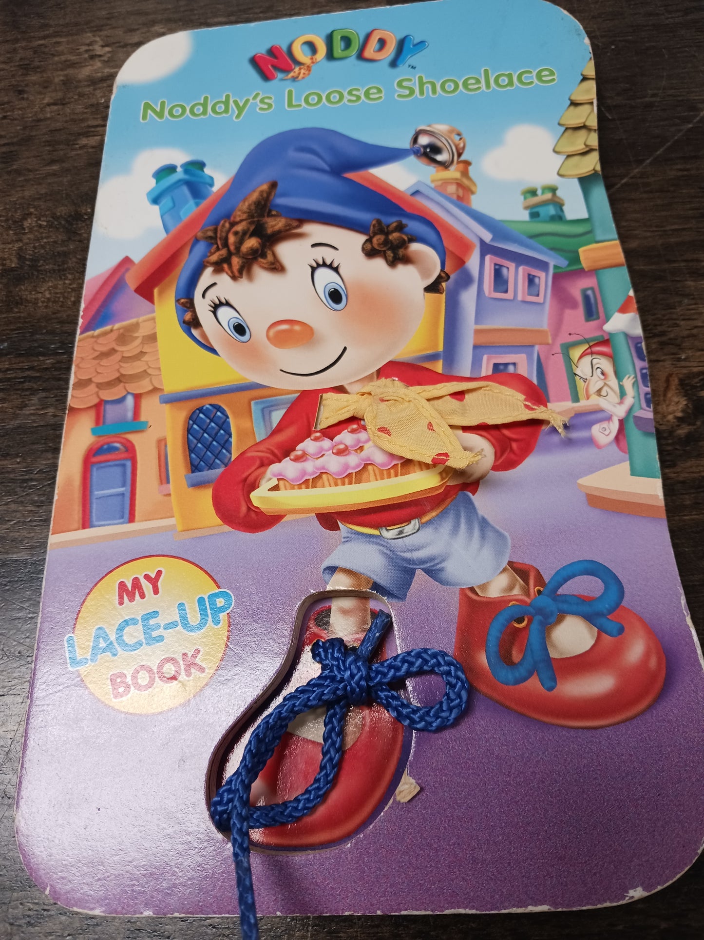 Noddy's Loose shoelace