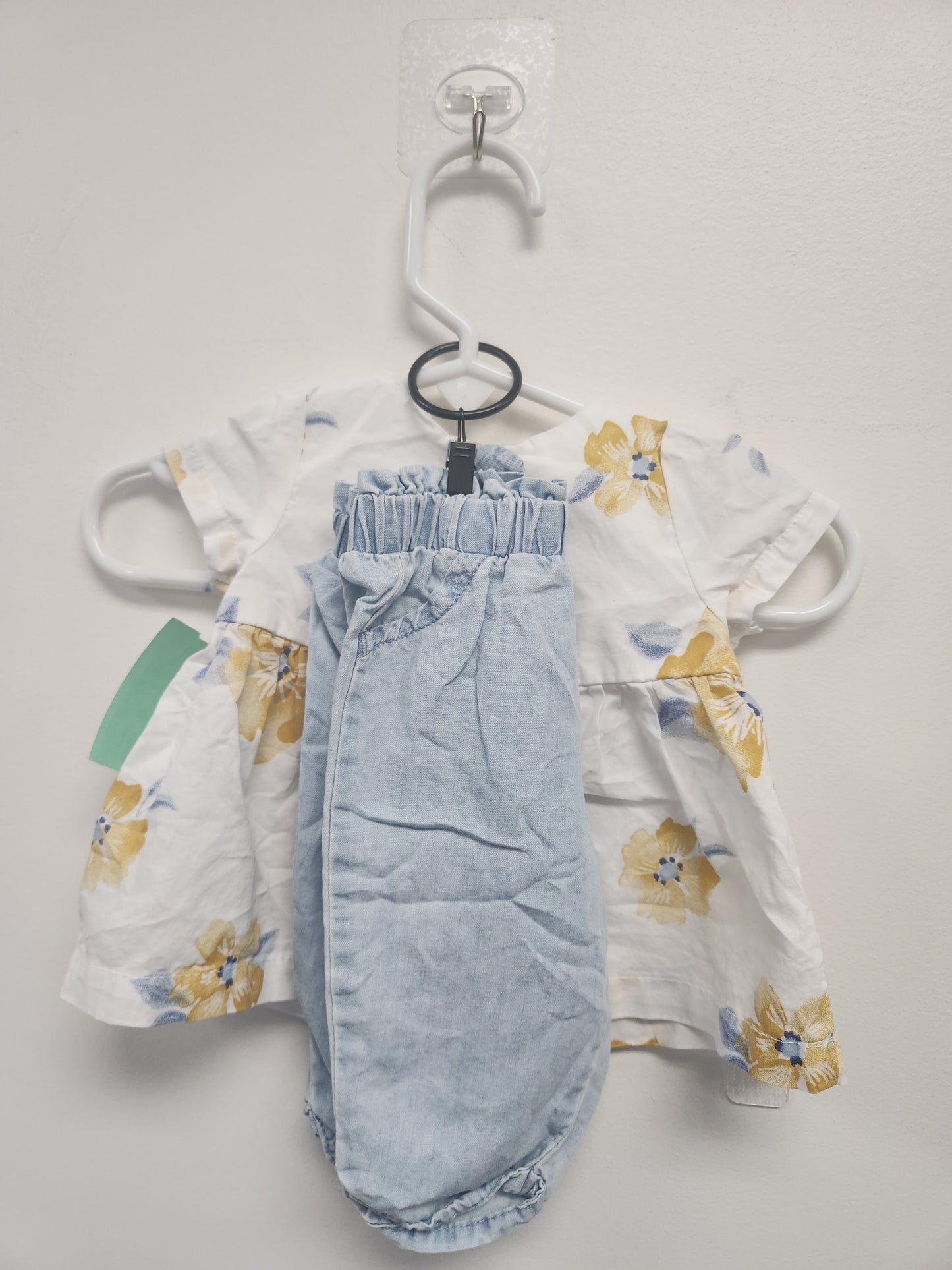 White/Blue/Yellow Flower Carters Outfit, NB G