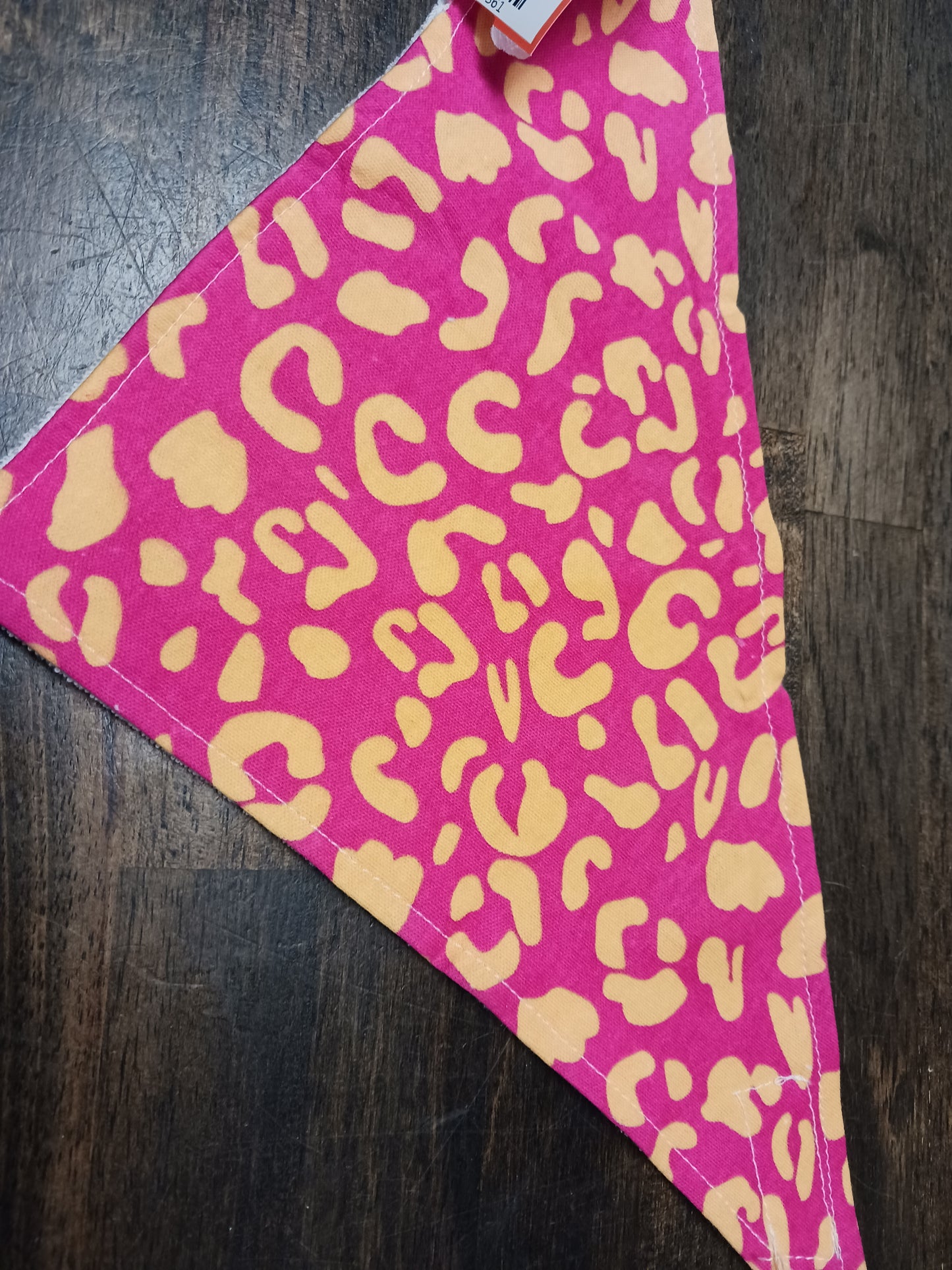 pink/orange Triangle Bib