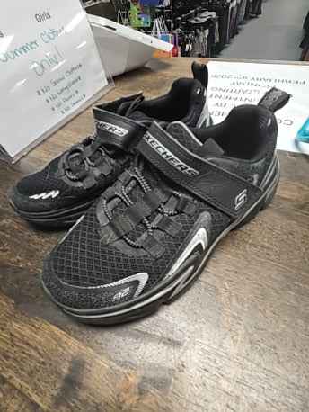Black Skechers Sneakers, 1.5
