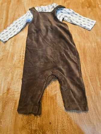 Brown/tan Chick pea 2 piece onesie/bib outfit, NB B