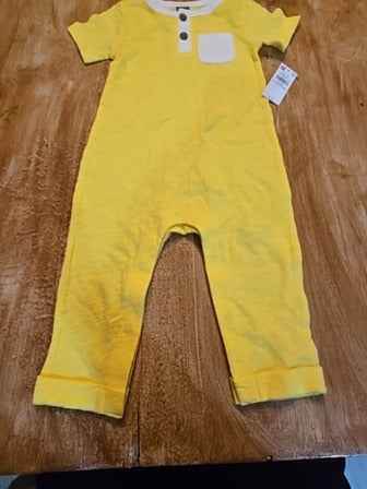 Yellow Old navy One piece, 6M B