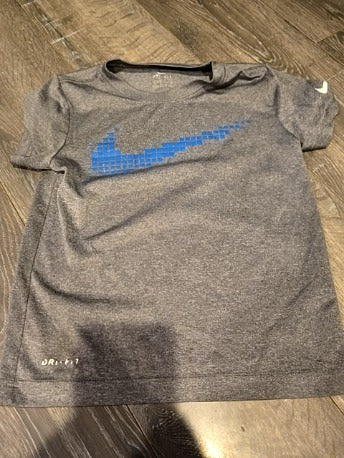 Grey Nike T shirt, 6 B