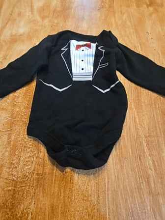 Black  Tuxedo longsleeve onesie, NB B