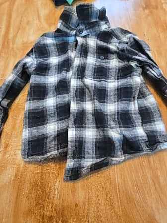 Black/white plaid Old navy Long sleeve button up, 5T B
