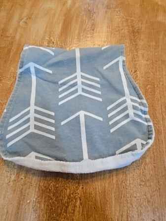 Arrow burp cloth