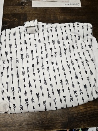 White/Grey Arrow Goldbug Carseat Cover