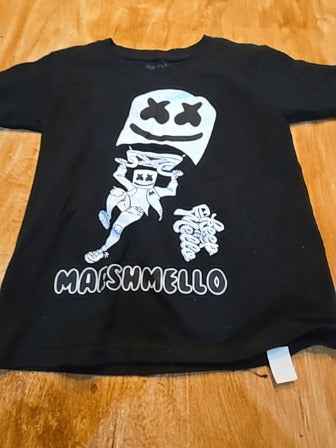 Black Gildan Marshmellow t shirt, 4T B