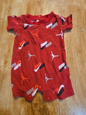 Red Jordan One piece, NB B