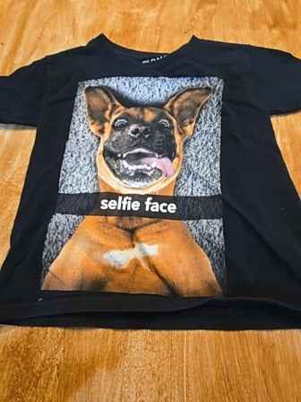 Black Gildan Selfie face t shirt, 4T B