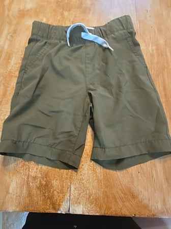 Green Old navy Shorts, 5T B