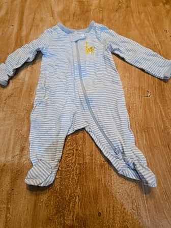 Grey/white just one you Giraffe strip sleeper, NB B