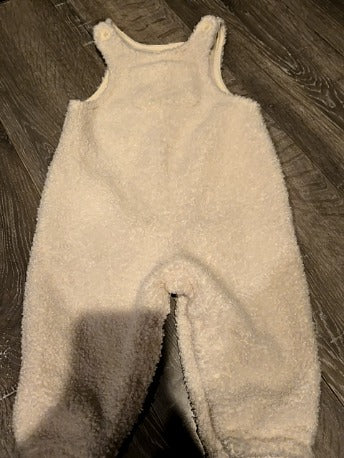 White fuzzy Cloud Island Bibs, 6M B
