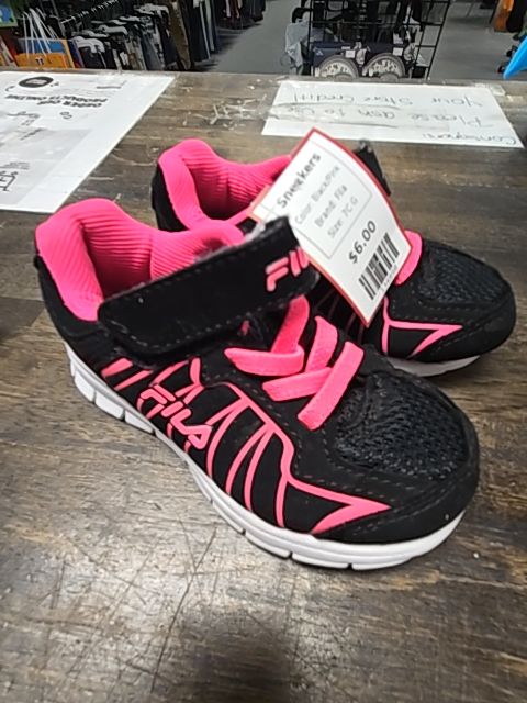 Black/Pink Fila Sneakers, 7C G