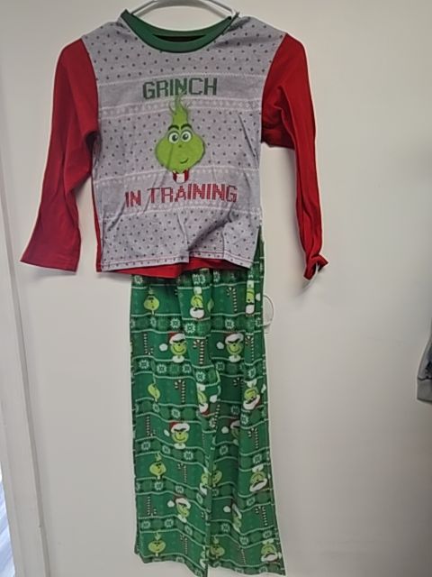 Red/Green Grinch Pjs, 8 B