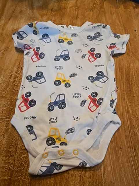 White Buttons and thread Little trucks onesie, 6M B