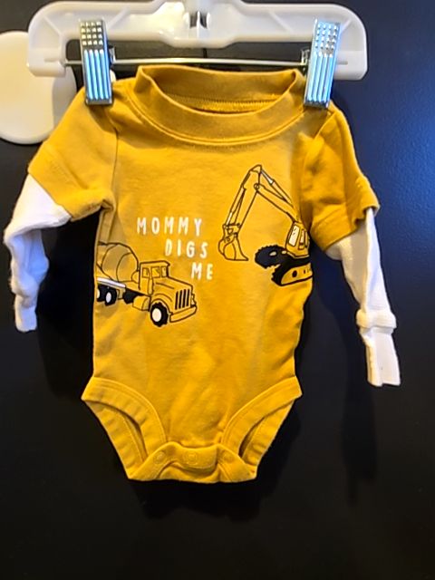 Gold Carters Mommy digs me long sleeve onesie, NB B