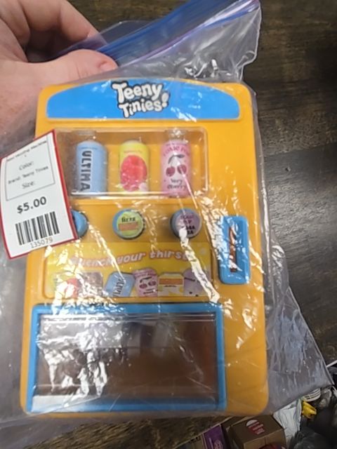 Teeny Tinies Mini Vending Machine