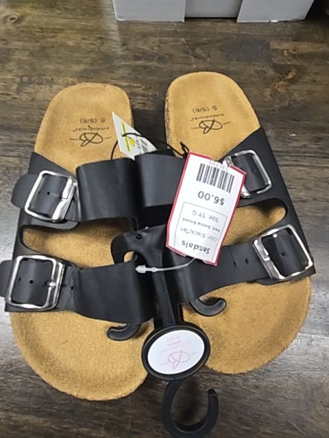 Black/Tan Bobbie Brooks Sandals, 5Y G