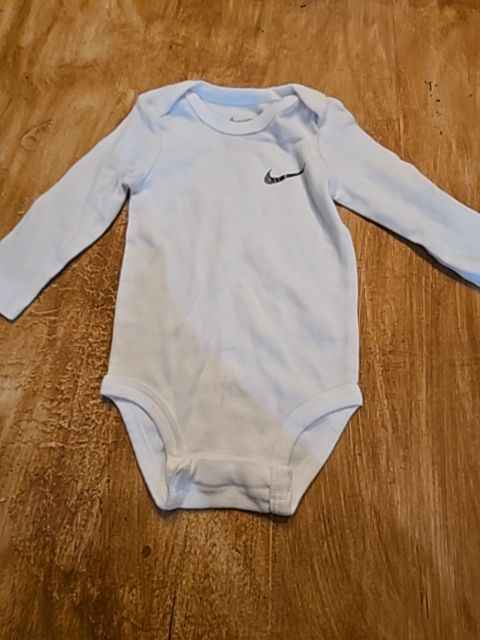 White Nike Plain longsleeve onesie, 9M B