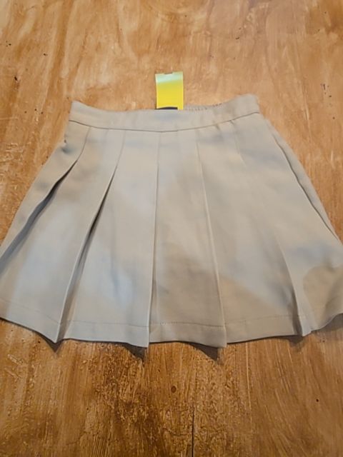 Tan Izod Skort, 6 G