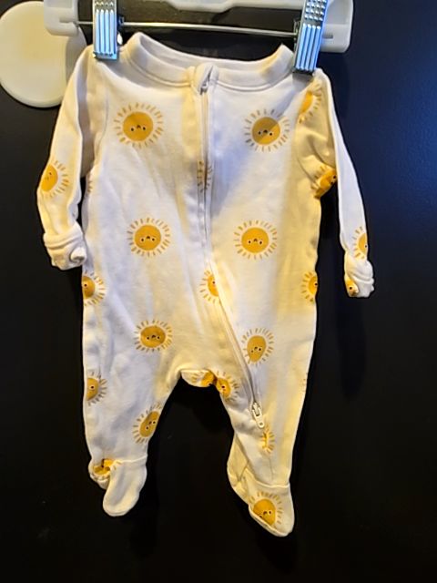 White Old navy Sunshine sleeper, NB B