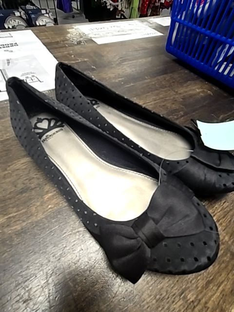 Black Fergalicious Bow Slip Ons, 5.5 G