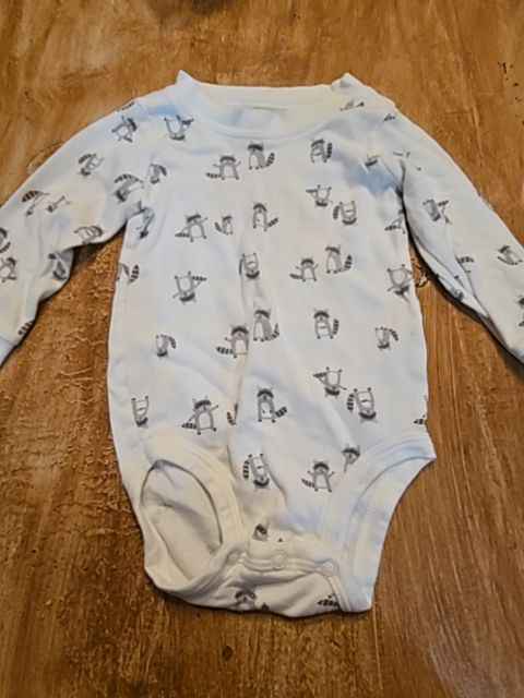 White Carters Racoon long sleeve onesie, 9M B