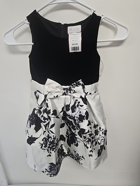 Black/White Childrens Place Holiday Dress, 4T G