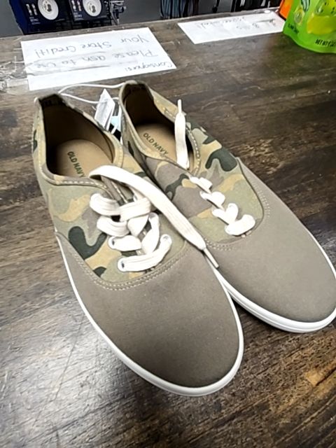 Green/Camo Old Navy Sneakers, 6Y B