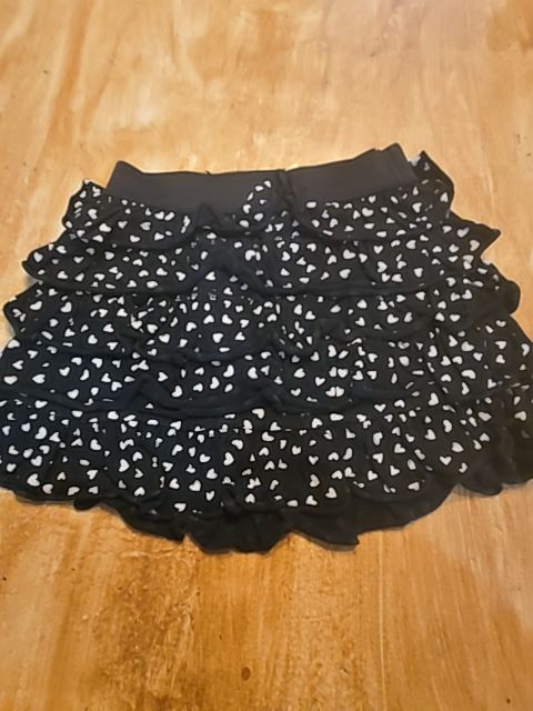 Black/White Hearts Gap Skirt, 6 G