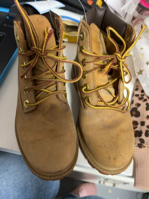 tan Timberland Hiking boots, 12 B