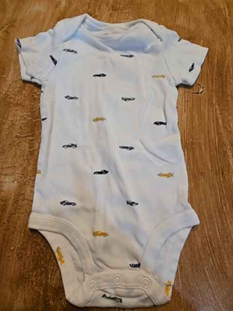 White Carters Cars onesie, 9M B