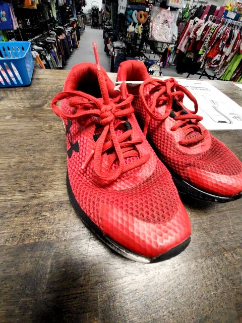 Black/Red Under Armour Sneakers, 5.5Y B