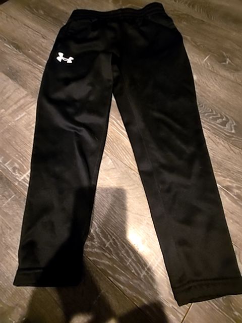 Black Under armour Pants, 6 B