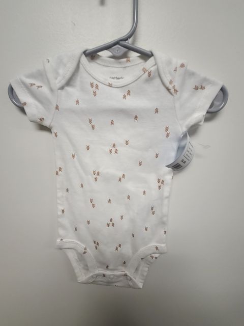 white Carters arrow onesie, 3M G