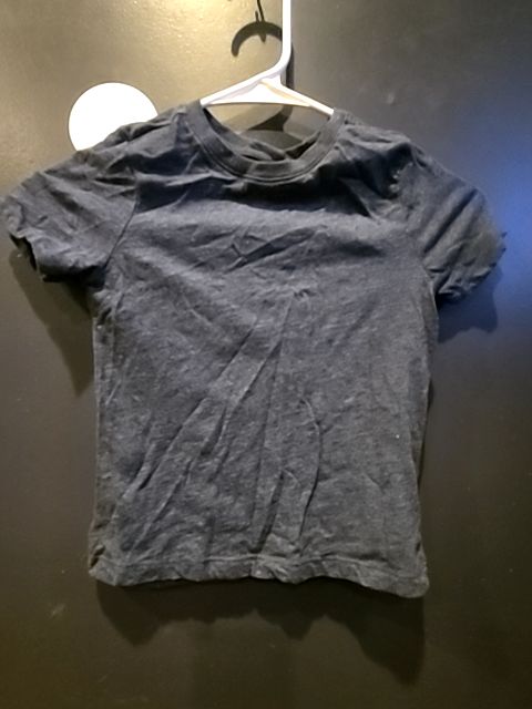 Grey Old navy tshirt, 5T B