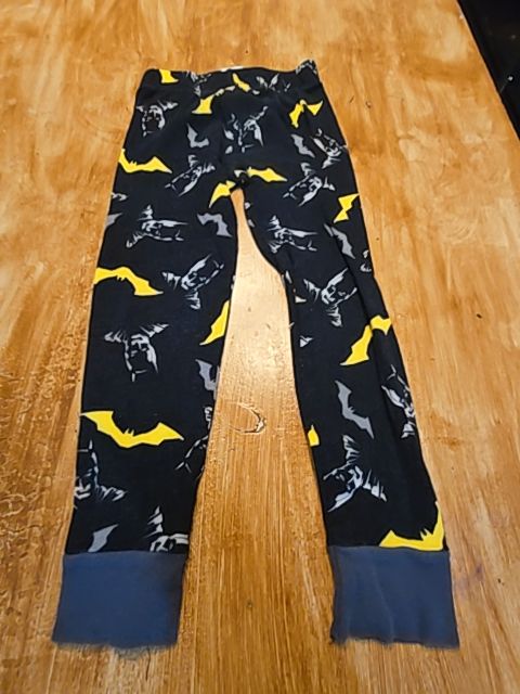 Black/Grey/Yellow Batman Pjs, 6 B