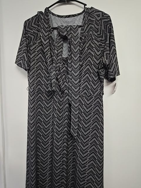 Black/White/Pink Polka Dot Motherhood Maternity Dress, Large