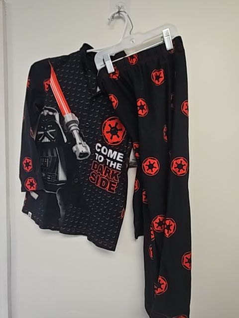Black/Red Star Wars Pjs, 6 B