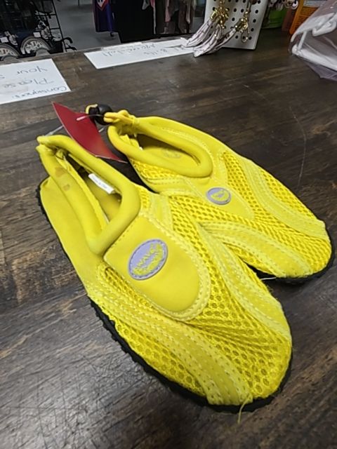 Yellow Wave Water Shoes, 3Y B
