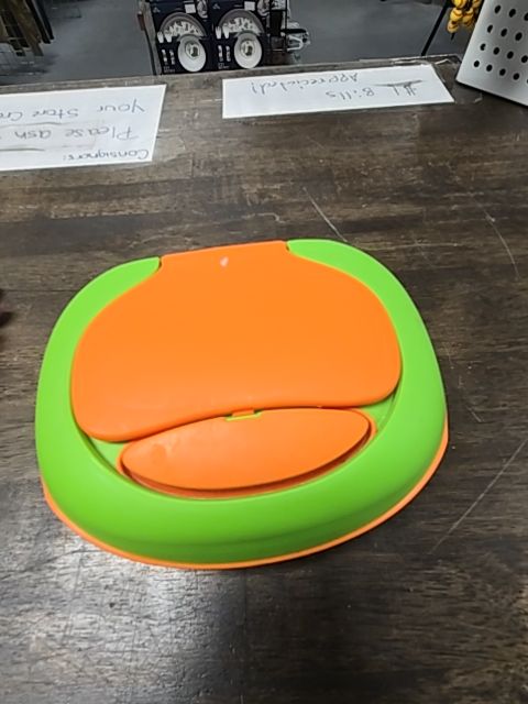 Green/Orange  Wipe Container